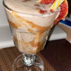 A picture of Fresh figs smoothie.