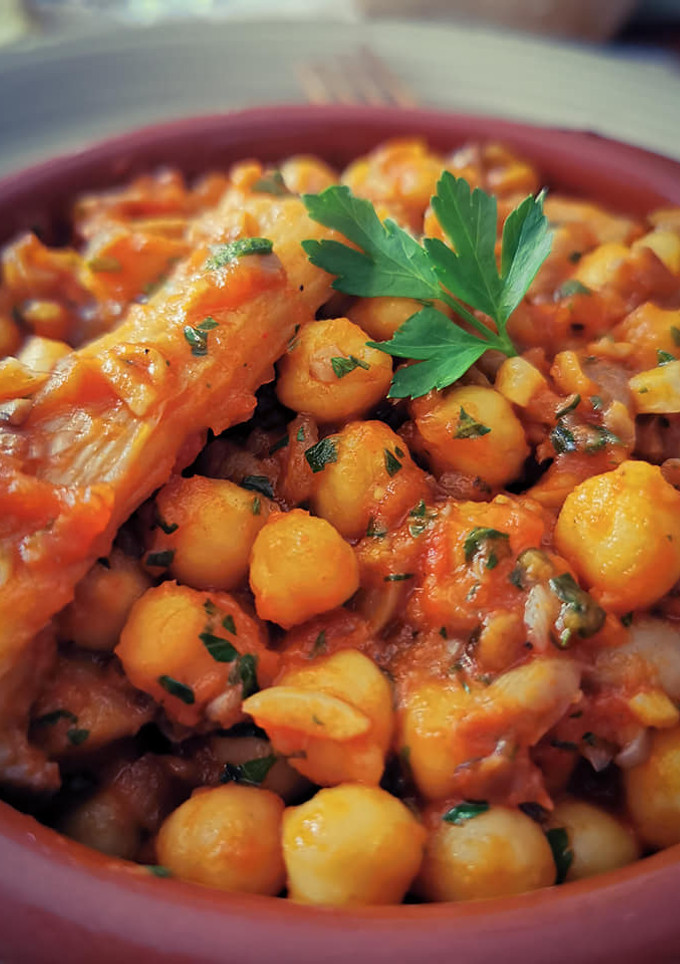 Una foto de Salteado de setas y garbanzos