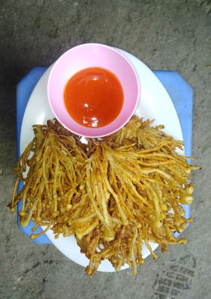 Hình của món Nấm kim châm chiên giòn.