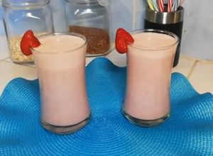 Una foto de Batido de fresa / frutilla 🍓🍌