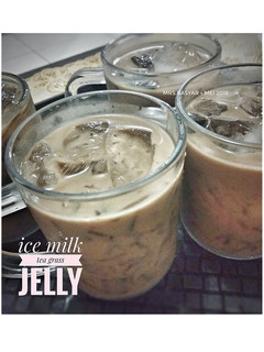 Foto resep Ice milk tea grass jelly #BikinRamadhanBerkesan