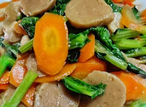 Foto resep Tumis Praktis Sawi Hijau Wortel Bakso