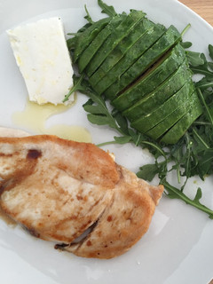 Una foto de Pechuga de pollo sencilla y saludable