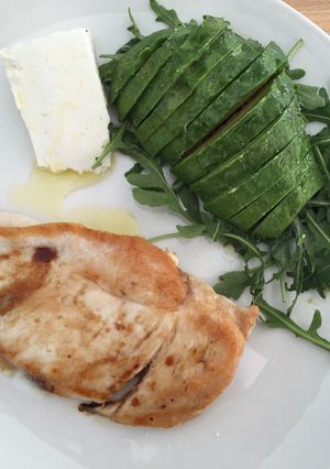 Foto principal de Pechuga de pollo sencilla y saludable