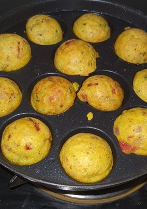 A picture of Rava appam.