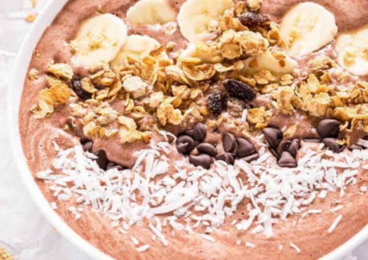 Simple Way to Prepare Quick Banana Chocolate Smoothie Bowl