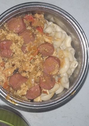 A picture of Macaroni and sausage eggsauce.