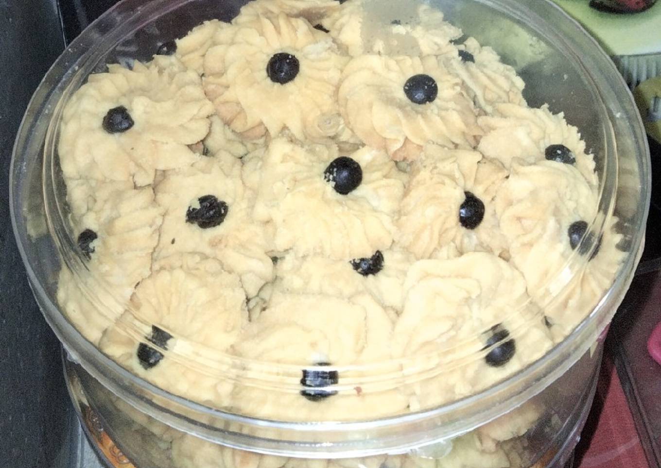 Kue semprit dahlia