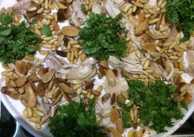 طريقة عمل فتة لبن بالدجاج