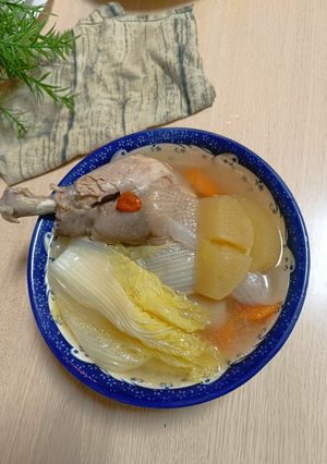 蔬菜燉雞湯 的食譜成品照片