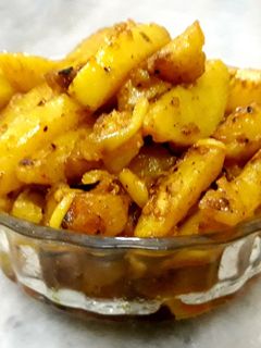 টক ঝাল-মিষ্টি রশুনি আলু(tok jhal mishti roshuni aloo_recipe in bengali) রেসিপির প্রধান ছবি