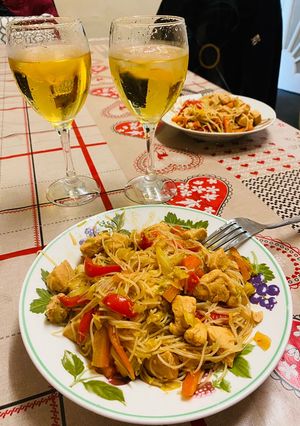 O poză a rețetei Tăiței chinezești reinterpretați cu piept de pui și legume preparat de mine.