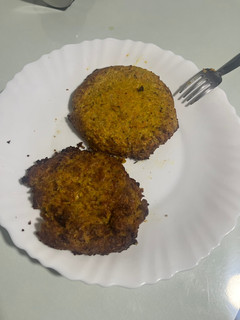 Una foto de Burger de brócoli, carlota y atún en la airfryer