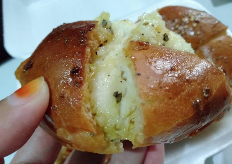 Cara Membuat Korean Garlic Cheese Bread Simpel dan Ekonomis yang Enak Banget