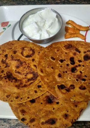 બાજરી ઘઉં ના થેપલા(Bajri Wheat Thepla Recipe In Gujarati) રેસીપી મુખ્ય ફોટો