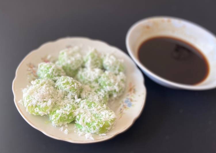 Lupis (glutinous rice cake) Lupis (glutinous rice cake)