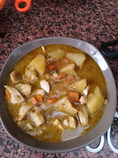 Una foto de Guiso de papas, merluza y huevos