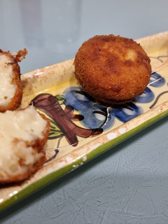 Una foto de Croquetas de gambas al ajillo