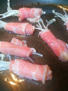 Foto resep Enoki beef roll