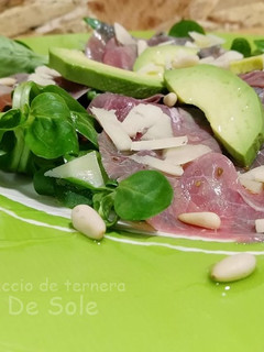 Una foto de Ensalada de carpaccio de ternera