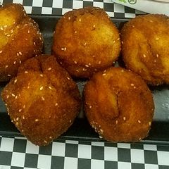 A picture of Bread kachori.