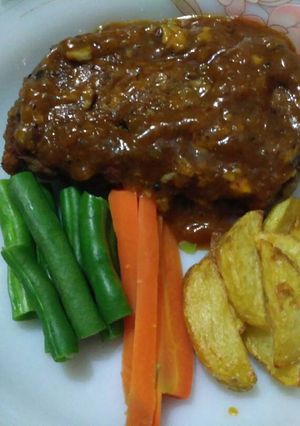 Foto resep Beef patty steak with black pepper sauce