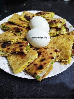 अंडा पराठा (anda paratha recipe in marathi) रेसिपी चे मुख्य फोटो
