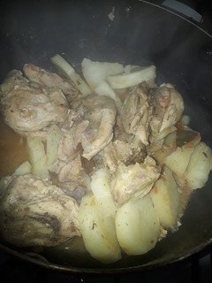 Una foto de Pollo con papas