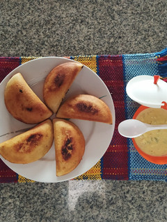 Una foto de ***Empanadas de Carne Mechada - Jamon y Queso***