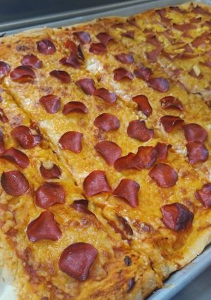 Una foto de Pizza de pepperoni y hawaiana