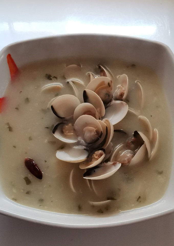 Una foto de Almejas en salsa verde