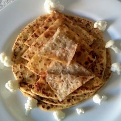 A picture of Gobi paratha.