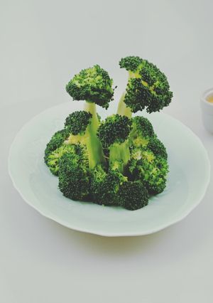 Hình của món Bông cải xanh trần & nước sốt nhà lam.