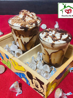 चॉकलेट मिल्क शेक (Chocolate milk shake recipe in hindi) रेसिपी मुख्य फोटो