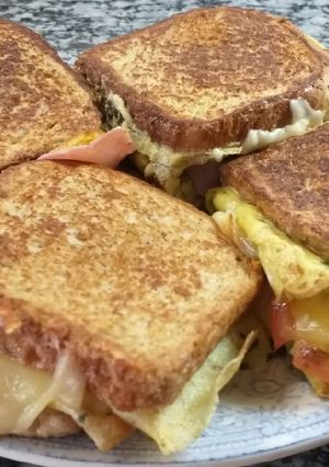 Una foto de Sándwich de omelette 🙃
