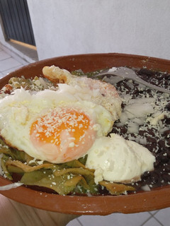 Una foto de Chilaquiles en salsa verde