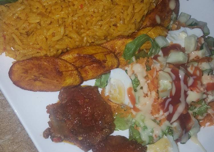 Jollof and chicken with salad and plantain