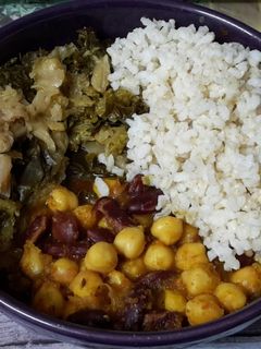 Una foto de Garbanzos con alubias rojas (receta del norte de la India: Chole Rajma Curry)