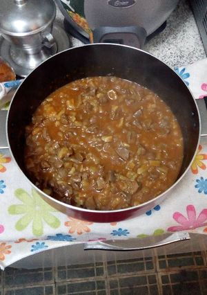 Una foto de Carapulcra con mollejitas y carne de res