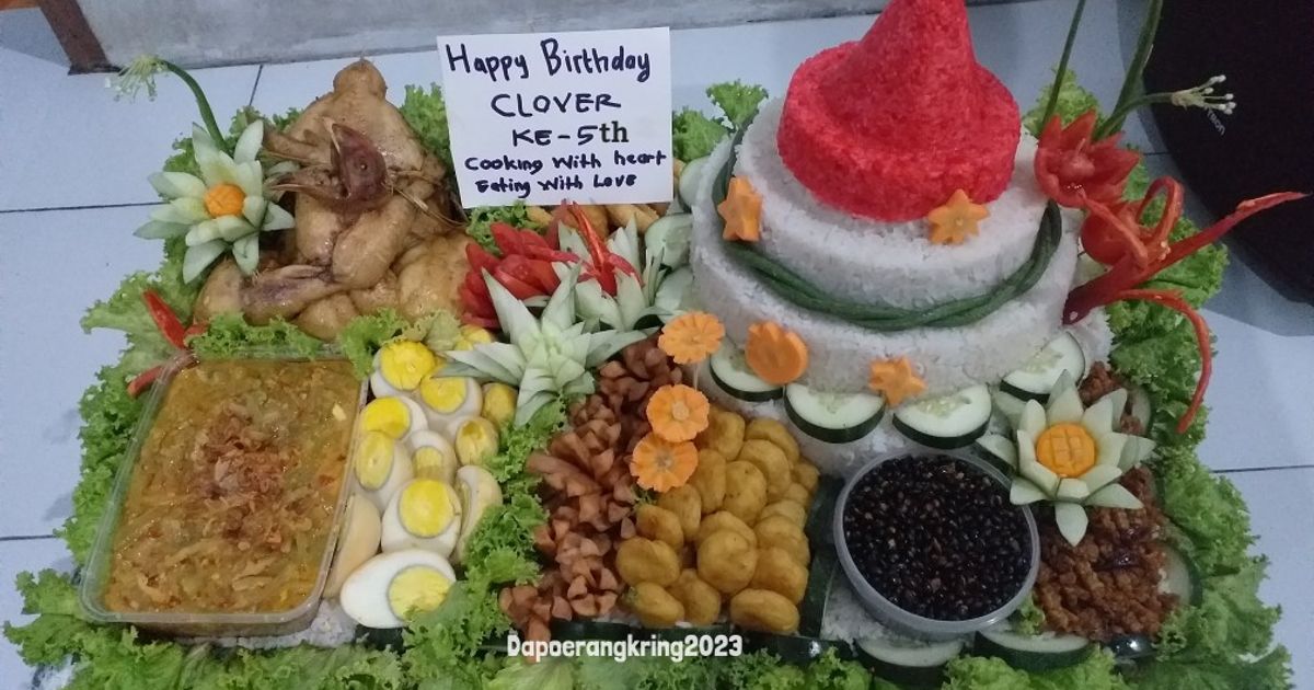 Tumpeng nasi uduk lengkap merah putih