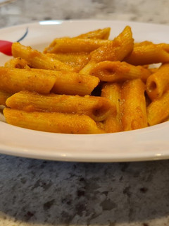 Una foto de Macarrones con salsa de tomate frito