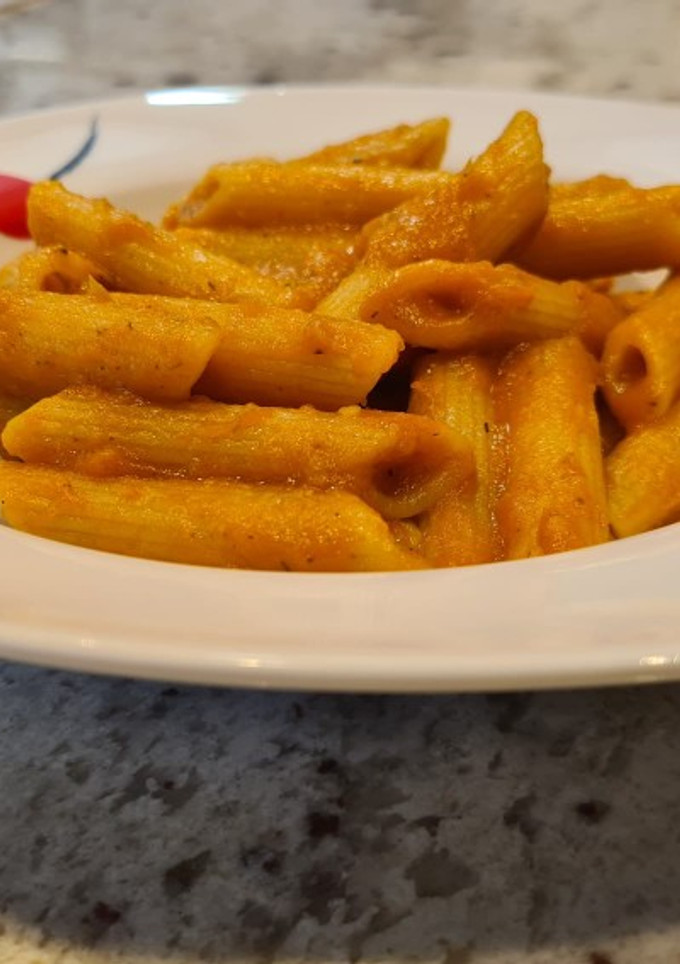Una foto de Macarrones con salsa de tomate frito