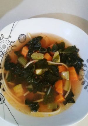 Una foto de Sopa de espagueti con verduras