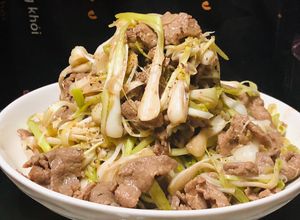 Hình của món Tỏi non xào thịt bò (Tỏi non lý sơn).