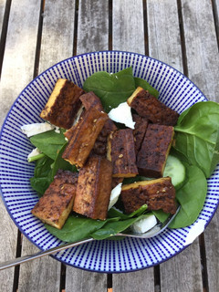 A picture of Tofu salad bowl.