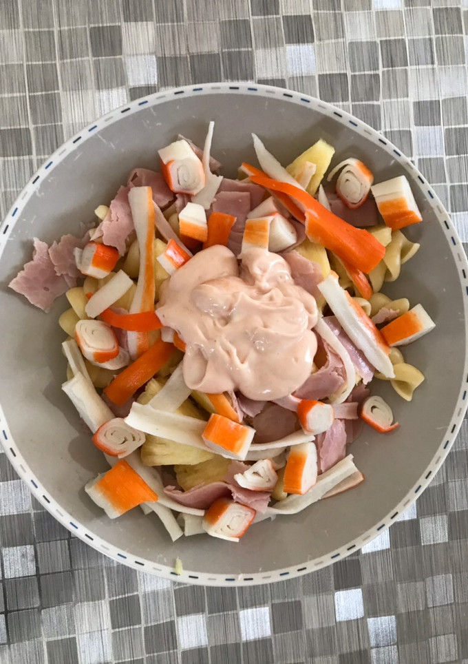 Una foto de Ensalada tropical de pasta