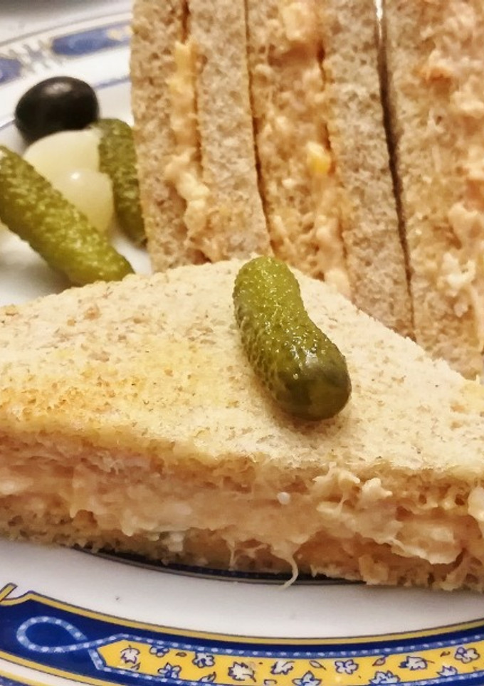 Una foto de Sándwich de cangrejo y huevo