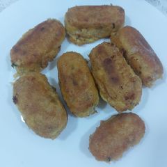 A picture of Paneer potato cutlets.