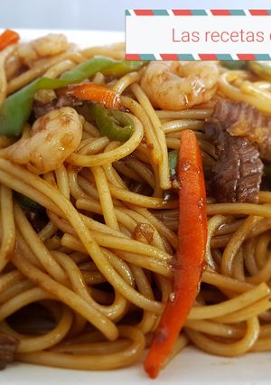 Una foto de Tallarines con Ternera y Gambas / recetas de comida china