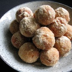 A picture of Tofu Doughnuts with ‘Kinako’ Sugar.